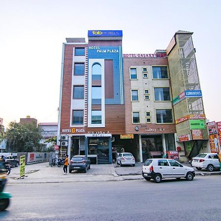 Fabhotel Palm Plaza Zirakpur エクステリア 写真