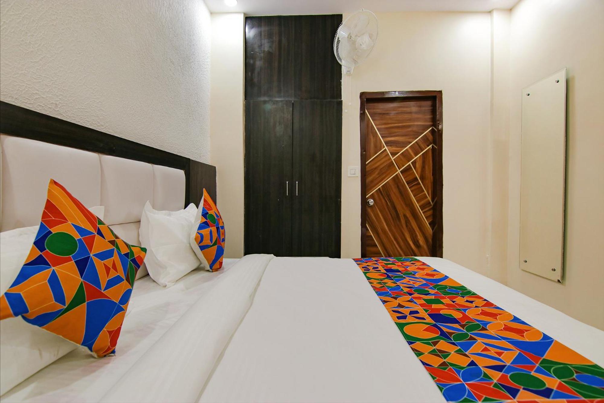 Fabhotel Palm Plaza Zirakpur エクステリア 写真