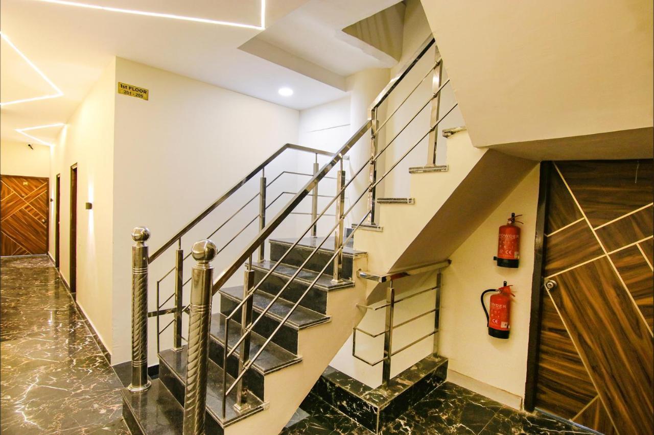Fabhotel Palm Plaza Zirakpur エクステリア 写真