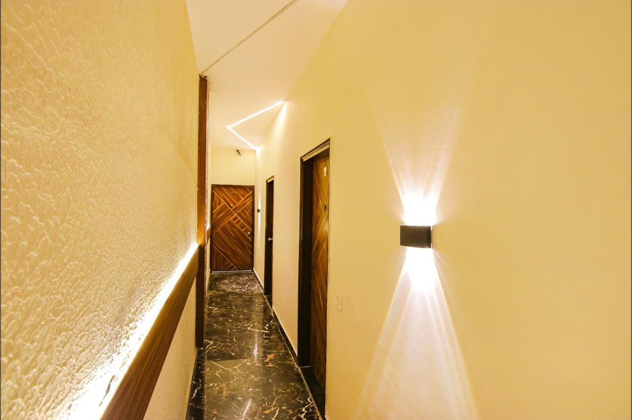 Fabhotel Palm Plaza Zirakpur エクステリア 写真